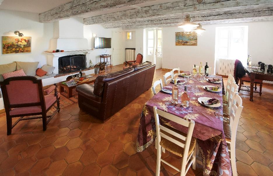 Dans le Var en région Provence Alpes Côte d'Azur : villa de caractère avec une capacité globale de 3 chambres, jusqu'à 7 personnes, dans un cadre bucolique d’exception